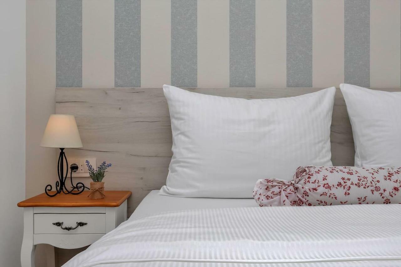 Charming Apartment Tissa With Sea View Makarska Exterior foto