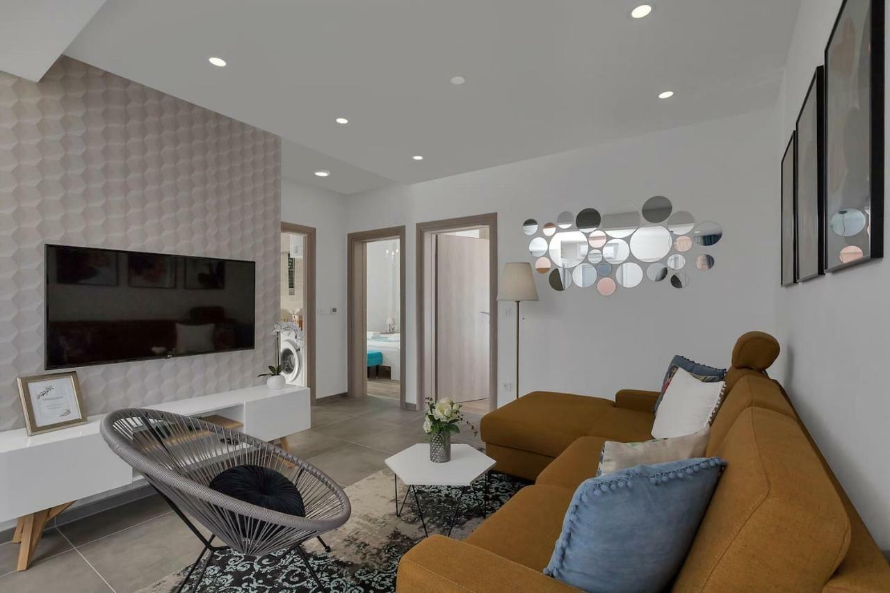 Charming Apartment Tissa With Sea View Makarska Exterior foto